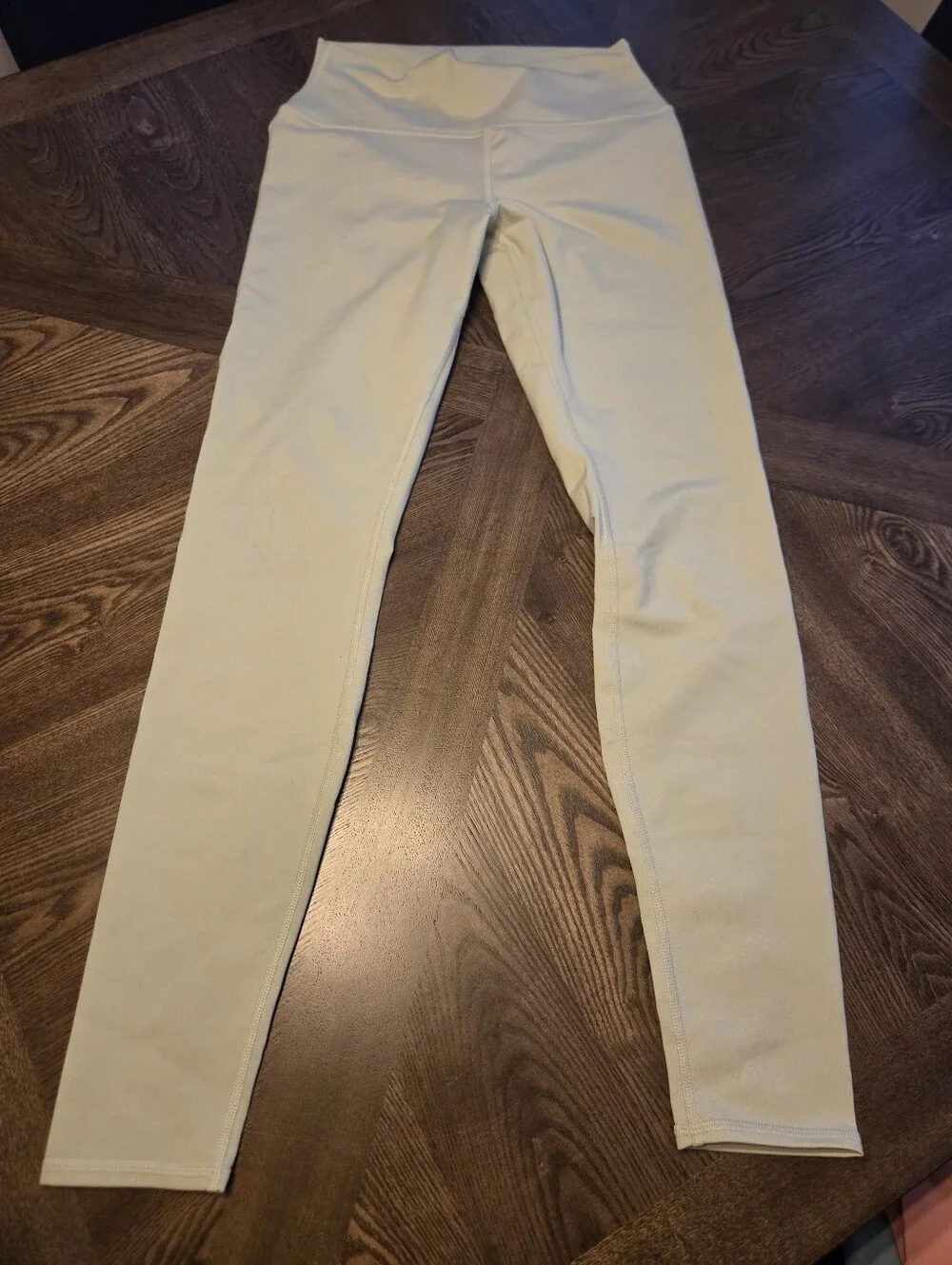 Alo Yoga High Waist Airbrush Full Length Legging in Iced Green Tea sz MEDIUM